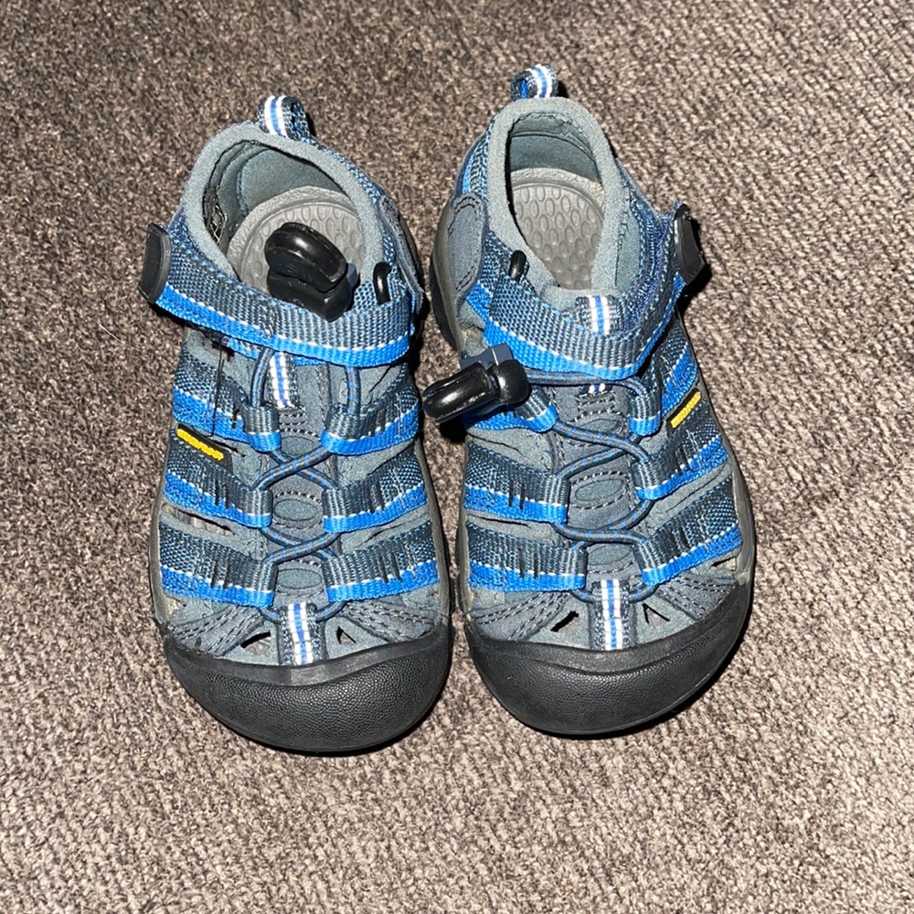 Keen toddler sandals size 8 waterproof
